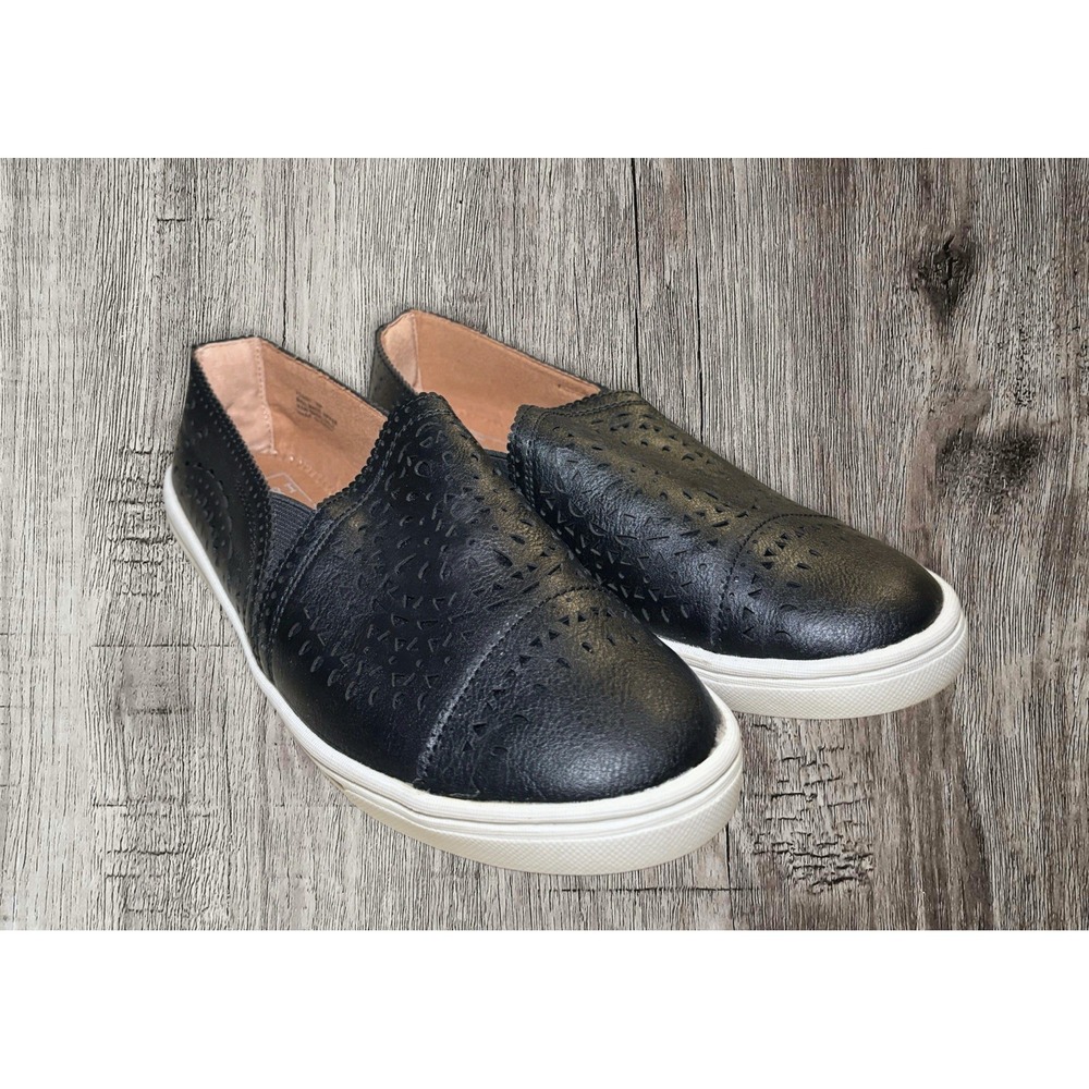 Kaari Blue Women's Size 7M Shoes Black White Comfort Low Top Fashion Sneakers